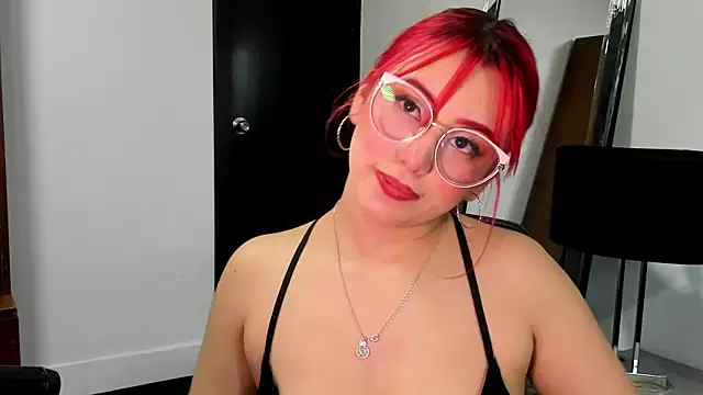 Snapshot of Maddy_Mills chatting on October 2, 2025, 7:17 pm Maddy Mills online show from October 2, 2025, 7:17 pm