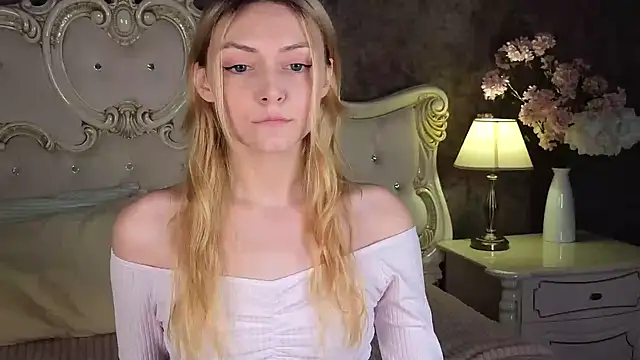 Snapshot of CindyFors chatting on September 17, 2025, 8:55 pm CindyFors online show from September 17, 2025, 8:55 pm