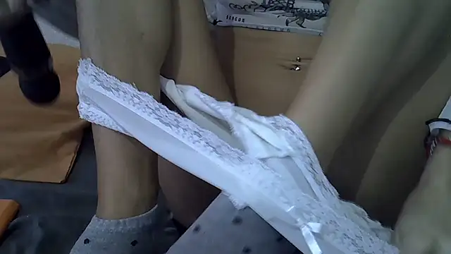 Snapshot of AnaLuxJulia chatting on November 4, 2025, 9:02 am AnaLuxJulia online show from November 4, 2025, 9:02 am