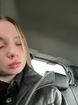 StephanieMur online show from November 21, 2025, 4:22 am