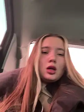 Snapshot of StephanieMur chatting on September 17, 2025, 6:15 am StephanieMur online show from September 17, 2025, 6:15 am