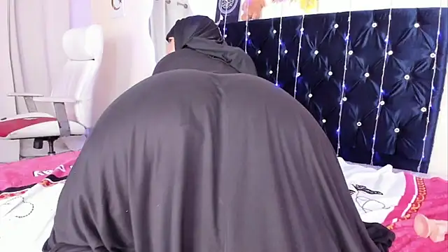 Snapshot of Dana-Alabi chatting on October 13, 2025, 2:51 pm Dana-Alabi online show from October 13, 2025, 2:51 pm