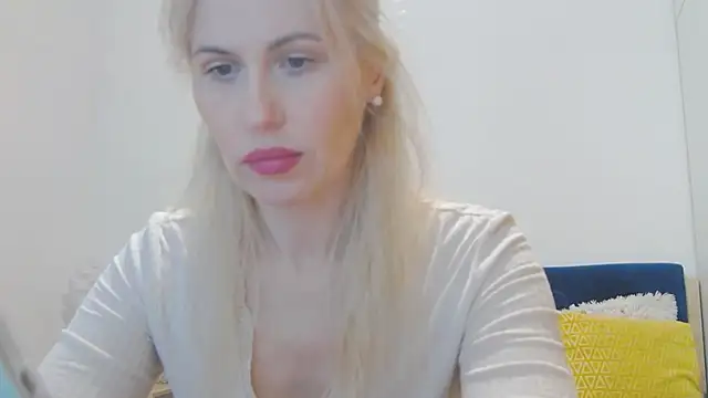 Snapshot of Lika_Soul chatting on October 19, 2025, 4:43 pm Lika Soul online show from October 19, 2025, 4:43 pm
