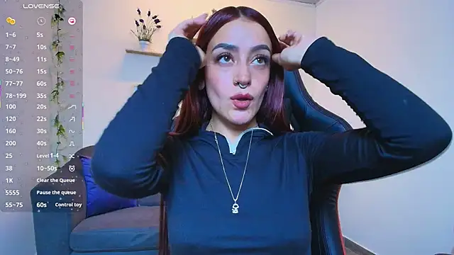 Snapshot of ViolethRosse chatting on December 19, 2025, 6:32 pm ViolethRosse online show from December 19, 2025, 6:32 pm