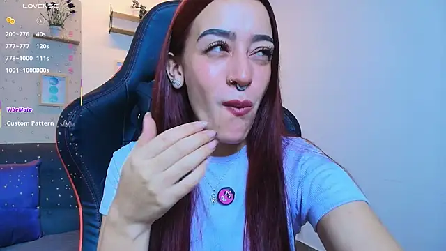 Snapshot of ViolethRosse chatting on December 22, 2025, 11:49 pm ViolethRosse online show from December 22, 2025, 11:49 pm