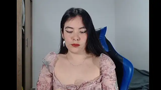 EloiseJun online show from February 14, 2026, 4:45 am