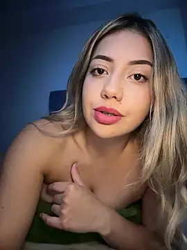 Snapshot of MissCat_ chatting on November 14, 2025, 3:10 am MissCat online show from November 14, 2025, 3:10 am