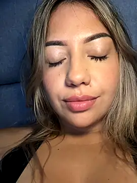 Snapshot of MissCat_ chatting on October 29, 2025, 3:05 am MissCat online show from October 29, 2025, 3:05 am