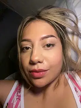 Snapshot of MissCat_ chatting on October 10, 2025, 2:01 am MissCat online show from October 10, 2025, 2:01 am