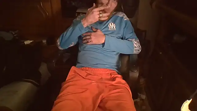 Snapshot of zipman92 chatting on December 16, 2025, 6:23 pm zipman92 online show from December 16, 2025, 6:23 pm