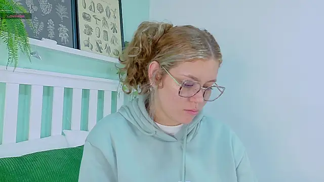 BelaMiller  online show from October 7, 2025, 11:55 am