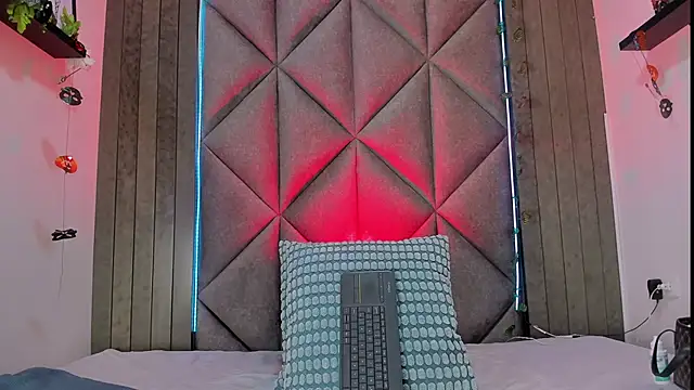 Snapshot of TiffValentinee_ chatting on October 27, 2025, 7:26 pm TiffValentinee online show from October 27, 2025, 7:26 pm