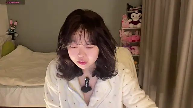 Kittenfishing online show from November 12, 2025, 1:04 pm