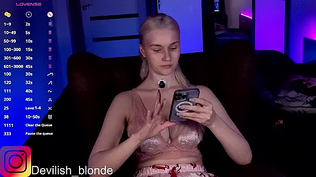 Snapshot of HitchcocianBlonde chatting on March 10, 2026, 6:45 pm HitchcocianBlonde online show from March 10, 2026, 6:45 pm