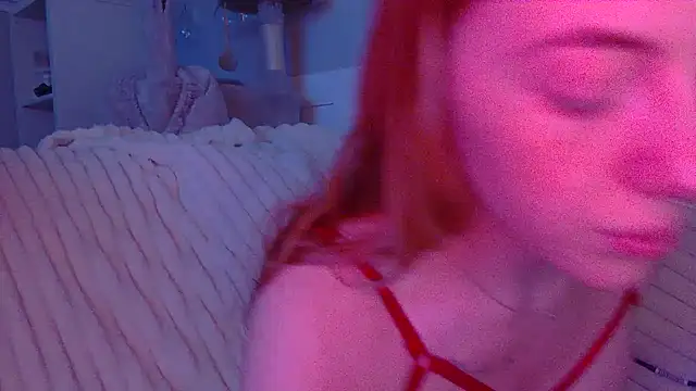 Little-Red21 online show from December 21, 2025, 9:15 pm