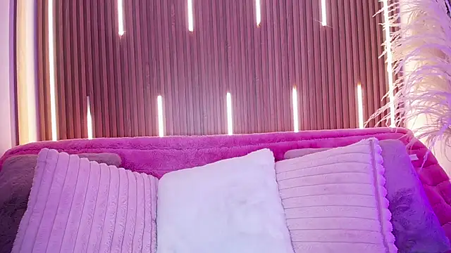 Snapshot of MylaDreams chatting on November 6, 2025, 3:32 am MylaDreams online show from November 6, 2025, 3:32 am