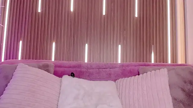 Snapshot of MylaDreams chatting on November 14, 2025, 3:32 am MylaDreams online show from November 14, 2025, 3:32 am