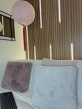 Snapshot of MylaDreams chatting on February 24, 2026, 3:40 am MylaDreams online show from February 24, 2026, 3:40 am