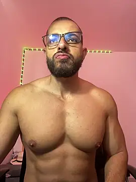 Snapshot of magnumchris chatting on May 14, 2026, 1:19 pm magnumchris online show from May 14, 2026, 1:19 pm