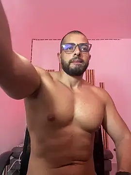 Snapshot of magnumchris chatting on April 18, 2026, 6:32 pm magnumchris online show from April 18, 2026, 6:32 pm