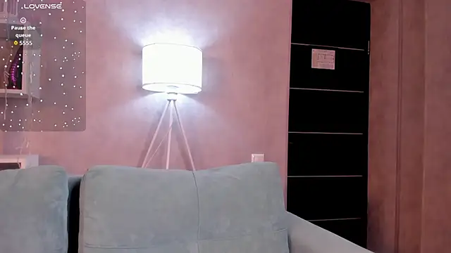 Snapshot of Molly_Platt chatting on October 28, 2025, 9:30 am Molly Platt online show from October 28, 2025, 9:30 am