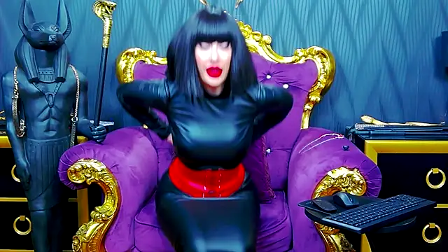 Snapshot of LaraMaeve chatting on December 18, 2025, 6:29 am LaraMaeve online show from December 18, 2025, 6:29 am