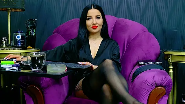 VivianReeve online show from April 17, 2026, 5:43 am