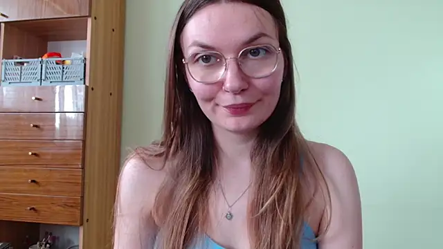 Snapshot of LooveELLYx chatting on May 4, 2026, 1:47 pm LooveELLYx online show from May 4, 2026, 1:47 pm