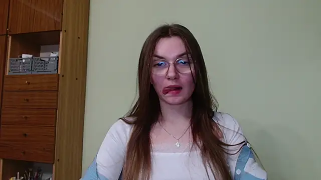 Snapshot of LooveELLYx chatting on February 6, 2025, 6:13 pm LooveELLYx online show from February 6, 2025, 6:13 pm