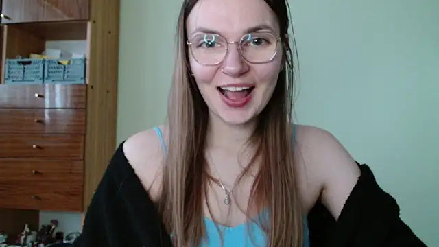 Snapshot of LooveELLYx chatting on January 13, 2026, 2:43 pm LooveELLYx online show from January 13, 2026, 2:43 pm