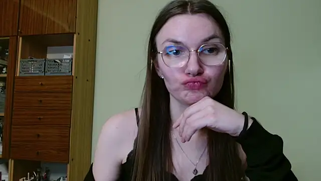 Snapshot of LooveELLYx chatting on February 24, 2025, 5:53 pm LooveELLYx online show from February 24, 2025, 5:53 pm