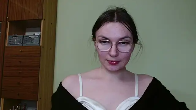 Snapshot of LooveELLYx chatting on February 13, 2025, 6:05 pm LooveELLYx online show from February 13, 2025, 6:05 pm