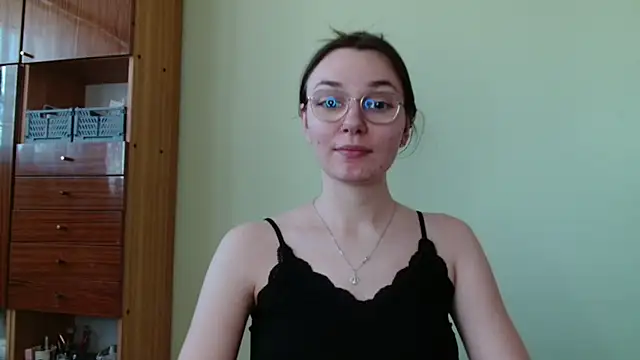 Snapshot of LooveELLYx chatting on March 7, 2025, 7:52 am LooveELLYx online show from March 7, 2025, 7:52 am