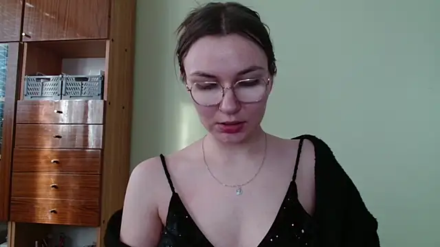 Snapshot of LooveELLYx chatting on February 19, 2025, 2:33 pm LooveELLYx online show from February 19, 2025, 2:33 pm