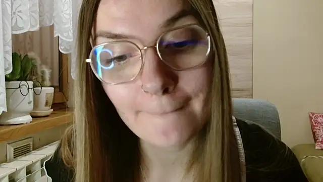 Snapshot of LooveELLYx chatting on January 6, 2026, 5:33 am LooveELLYx online show from January 6, 2026, 5:33 am