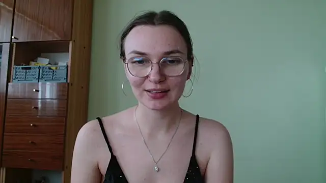 Snapshot of LooveELLYx chatting on October 6, 2025, 1:34 pm LooveELLYx online show from October 6, 2025, 1:34 pm