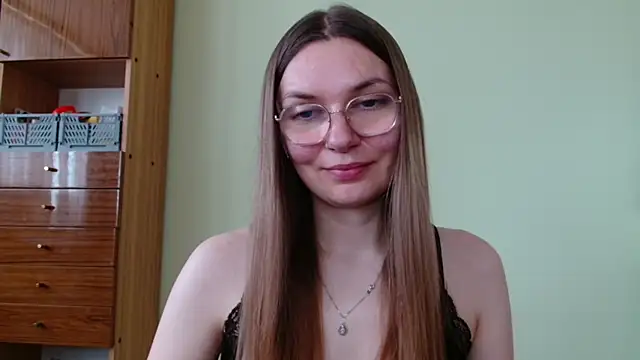 Snapshot of LooveELLYx chatting on May 7, 2026, 1:25 pm LooveELLYx online show from May 7, 2026, 1:25 pm