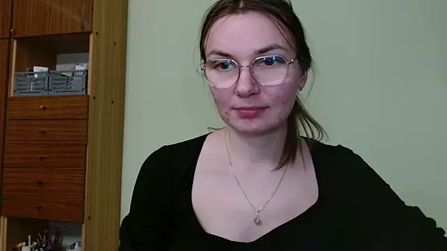 Snapshot of LooveELLYx chatting on February 4, 2025, 6:17 pm LooveELLYx online show from February 4, 2025, 6:17 pm