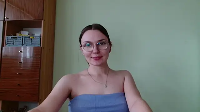 Snapshot of LooveELLYx chatting on September 22, 2025, 1:28 pm LooveELLYx online show from September 22, 2025, 1:28 pm