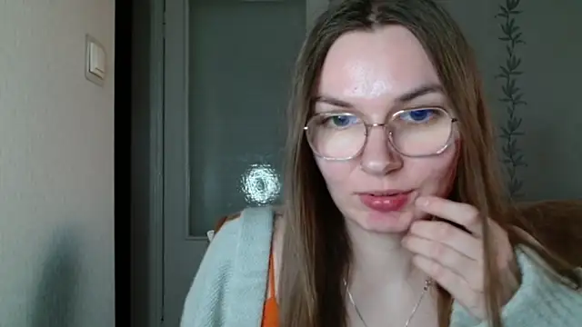 Snapshot of LooveELLYx chatting on March 18, 2025, 5:44 pm LooveELLYx online show from March 18, 2025, 5:44 pm