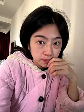 Snapshot of Olivia-l chatting on November 15, 2025, 6:28 am Olivia-l online show from November 15, 2025, 6:28 am