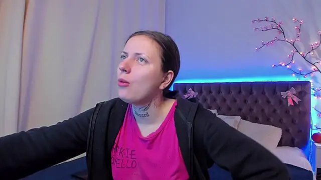 LilaVame online show from November 2, 2025, 8:58 pm