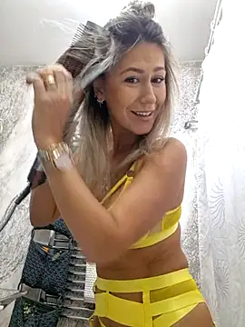 CelynaRoss online show from April 21, 2026, 6:53 am