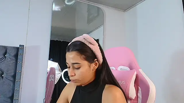 GraceWallace  online show from November 23, 2025, 9:36 pm