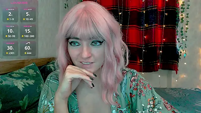 MagicPink online show from December 17, 2025, 12:32 pm