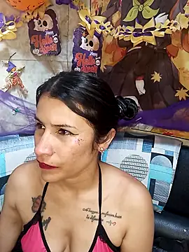 Snapshot of karinnahotdirty chatting on October 7, 2025, 9:38 pm karinnahotdirty online show from October 7, 2025, 9:38 pm