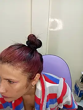 Snapshot of karinnahotdirty chatting on November 27, 2025, 11:27 pm karinnahotdirty online show from November 27, 2025, 11:27 pm