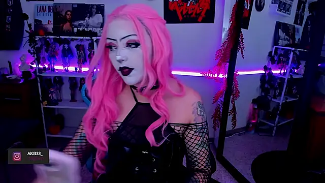 Snapshot of Makii_33 chatting on September 17, 2025, 11:18 pm Makii 33 online show from September 17, 2025, 11:18 pm