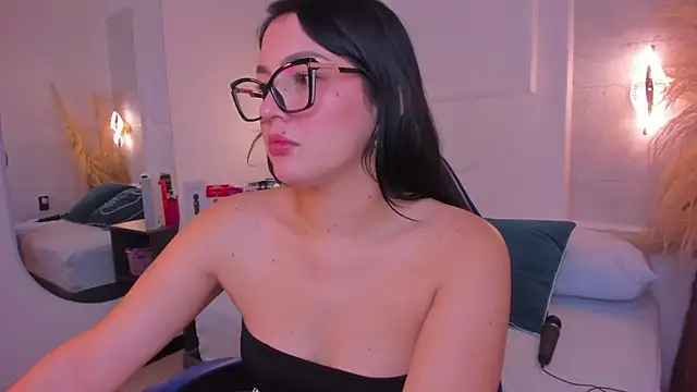 Snapshot of cristina_gallardo chatting on May 9, 2026, 2:37 am cristina gallardo online show from May 9, 2026, 2:37 am