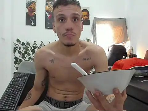 Snapshot of Latins_Boss chatting on May 8, 2026, 5:06 pm Latins Boss online show from May 8, 2026, 5:06 pm